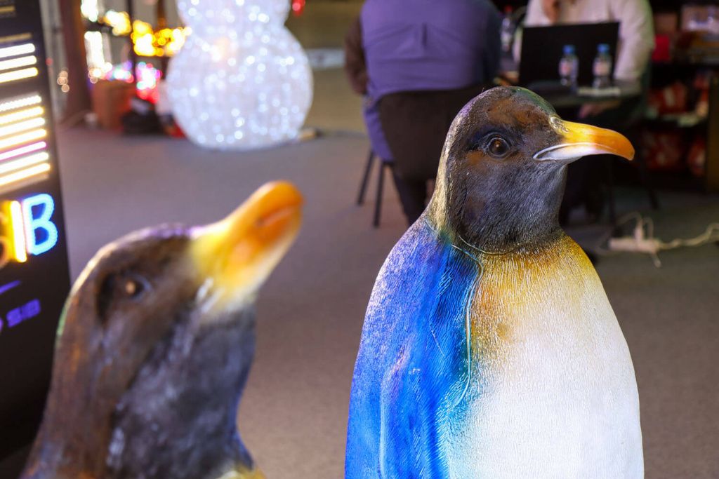 Неоновые светящиеся пингвины